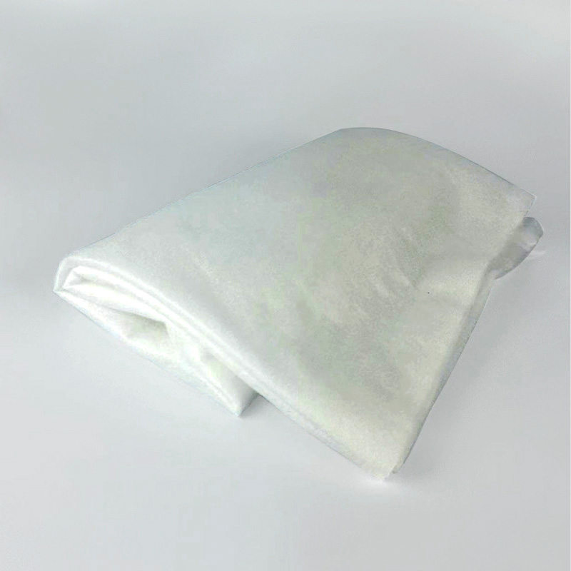 Hur säkerställer tillverkare av nålad bomull produktkvalitet och konsistens?